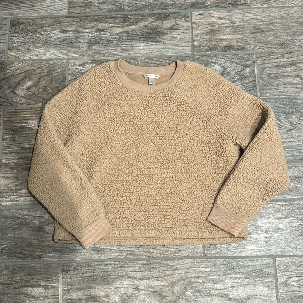 Banana Republic Fluffy Pullover Size Medium